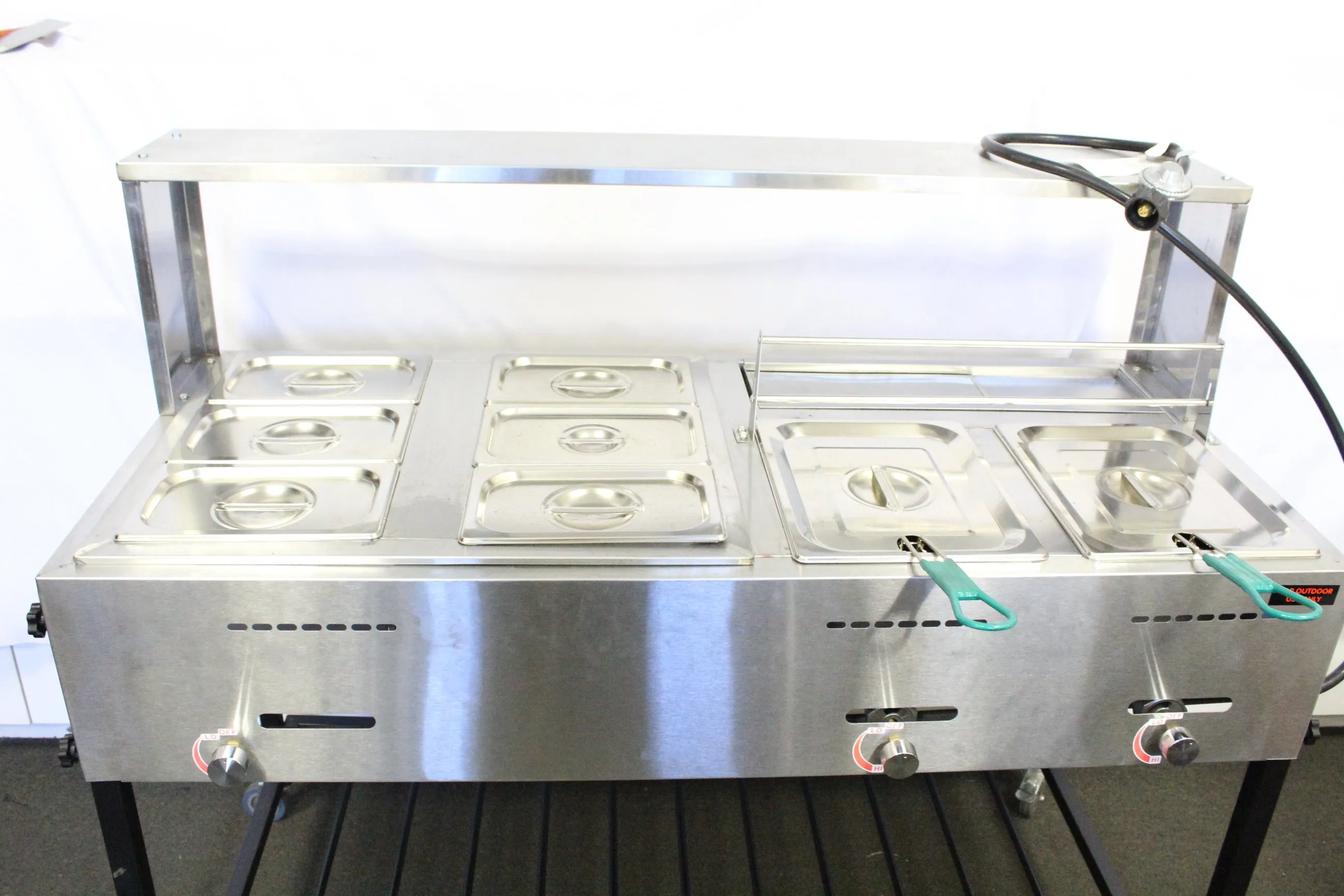 three burner double fryer with six chafers / freidora doble de tres quemadores con seis chafers